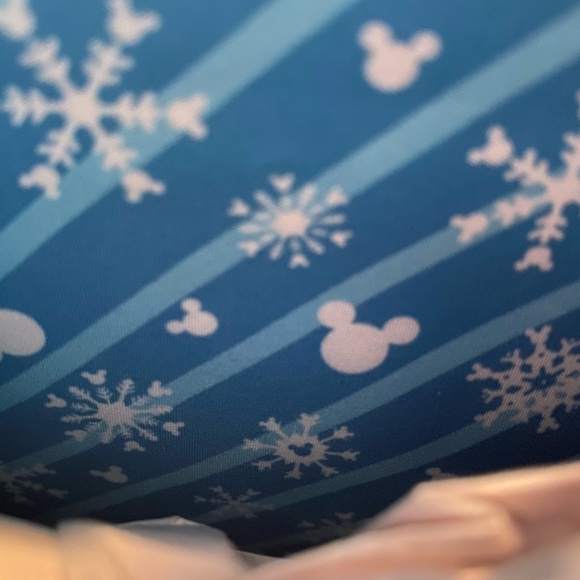 NWT Loungefly Disney Snowglobe Mickey and Minnie Mouse mini Backpack!! - Picture 4 of 4